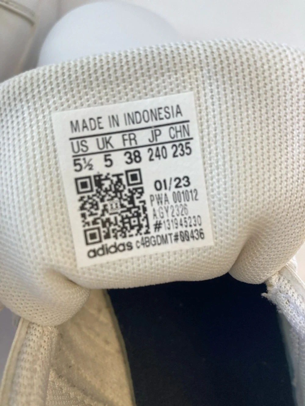 adidas Grand Court low Kids 5.5 White Sneakers with Iridescent Stripe Accents